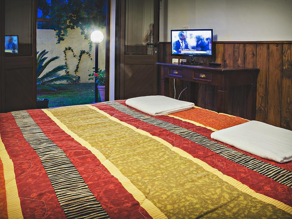 Bed And Breakfast Ichnos Cala Gonone Room photo