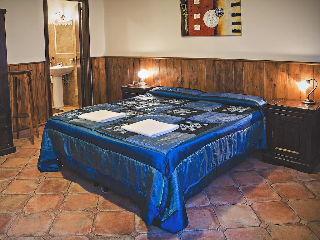 Bed And Breakfast Ichnos Cala Gonone Room photo