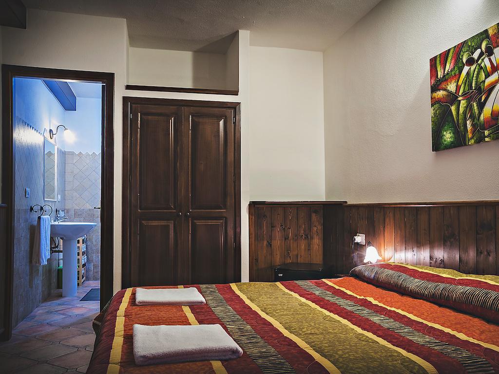 Bed And Breakfast Ichnos Cala Gonone Room photo